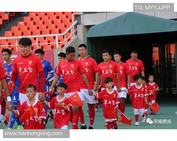 上港与开新激战正酣谁能在这场较量中脱颖而出争夺胜利荣耀
